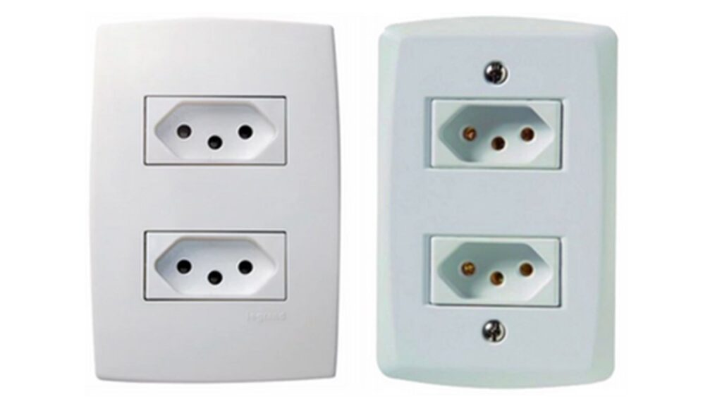 Caixa de passagem elétrica com espelho e caixa de passagem elétrica sem espelho